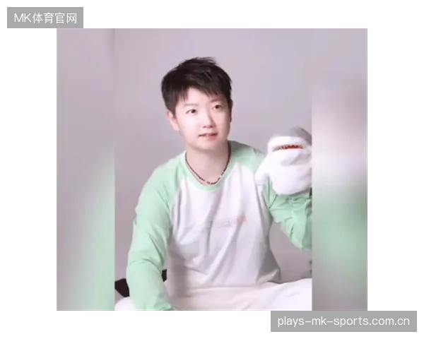 孙颖莎穿私服逛街照曝光，可爱度爆表