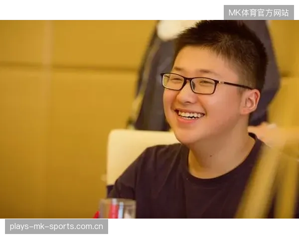 跳水少女破纪录后深情鞠躬感动全场：青春梦想的璀璨一瞬
